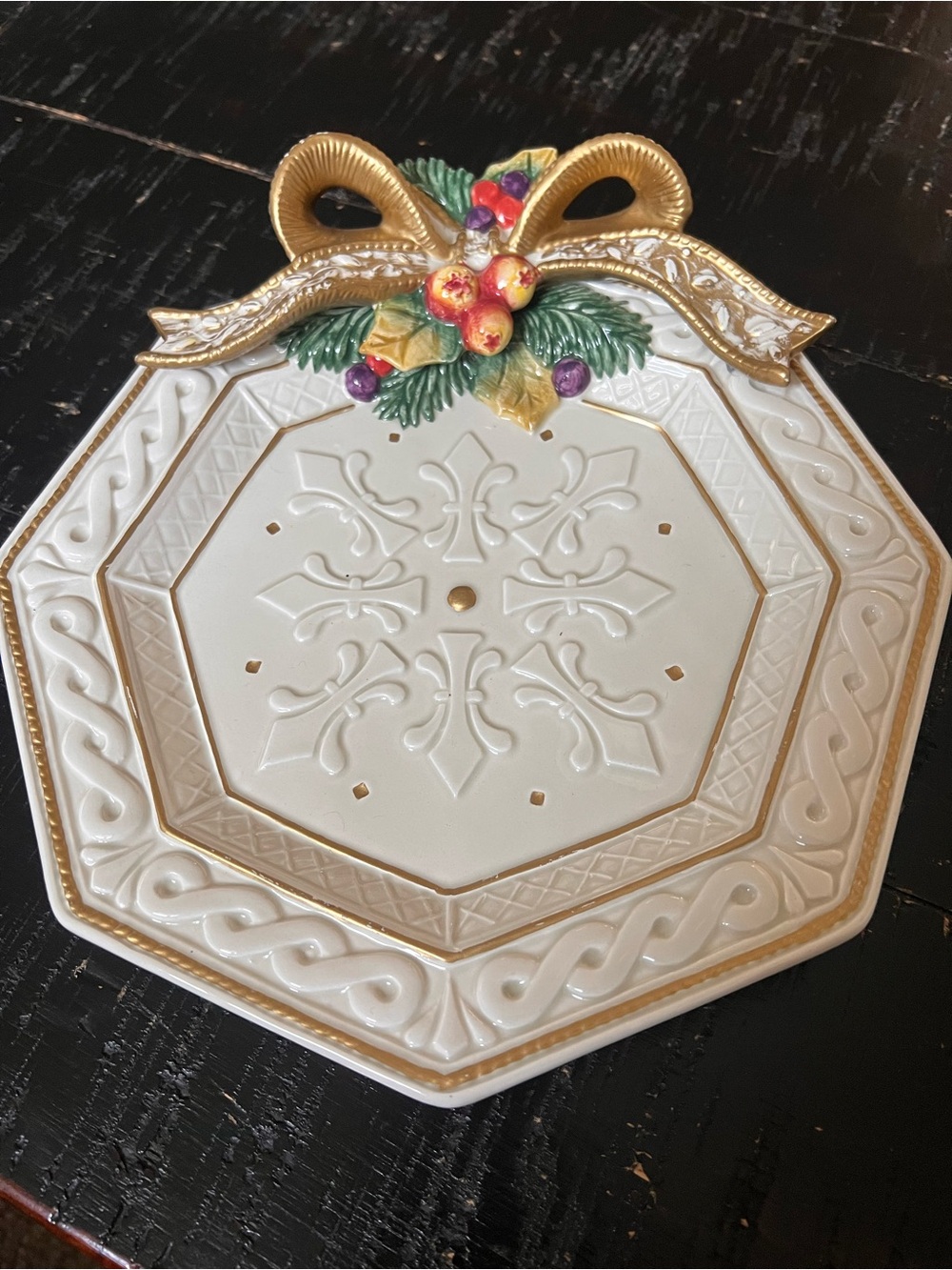 Fitz and Floyd White and Gold Octagonal Holiday Plate with Festive Bow